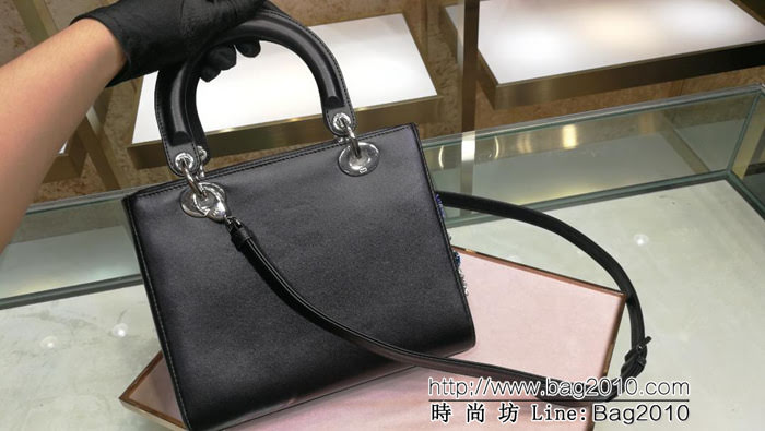 DIOR迪奧 五格刺繡 牛皮玻璃水晶鑽 全手工刺繡一朵花 手提包 可手提亦可肩背或斜挎  zdo1143